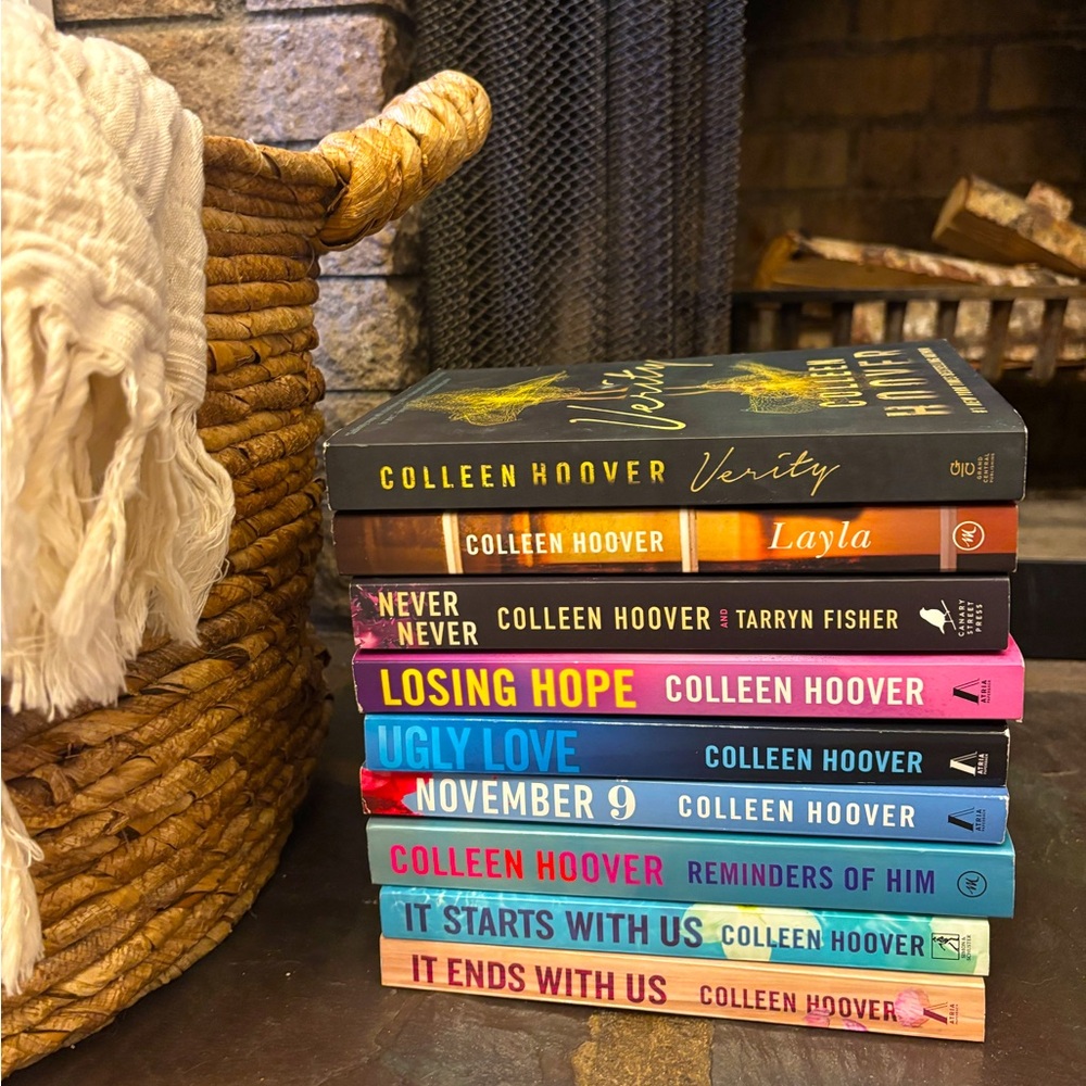 9 pack of Colleen Hoover books